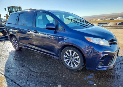 2018 Toyota Sienna Le z USA, uszkodzony, nr VIN 5TDJZ3DC5JS202055